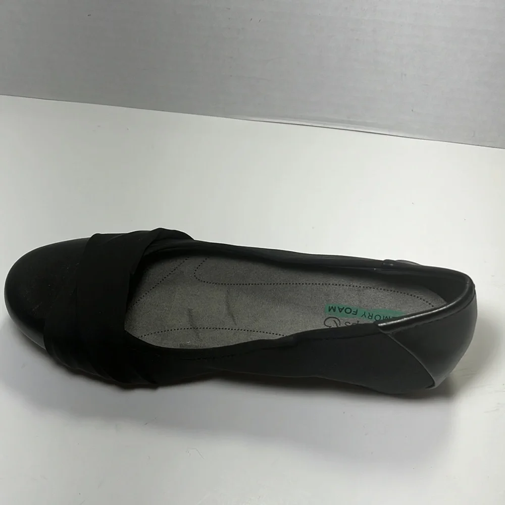 Bear Traps Mitsy Women's Slip-on Hidden Wedge Memory Foam in black and blue 6m